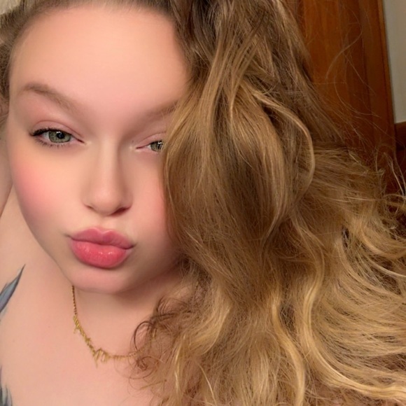 Meet your Posher, Cassandra - Picture 4 of 6